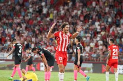 赫罗纳队低谷逆袭：米歇尔教练激励士气，共谋突围之道