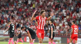 赫罗纳队低谷逆袭：米歇尔教练激励士气，共谋突围之道